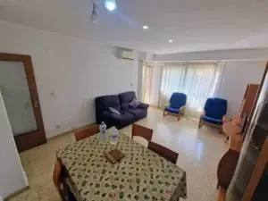 salon con muebles y ventana