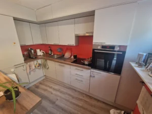 cocina con electrodomesticos