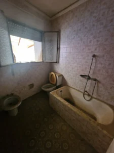 baño con ventana