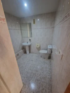 aseo con water y lavabo