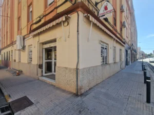 fachada de bar en esquina