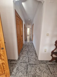 pasillo con armario empotrado